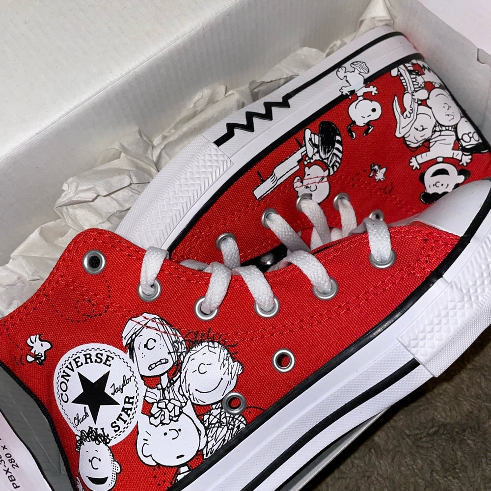 Converse (Charlie Brown Holiday Edition)